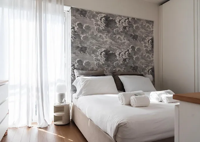 Youhosty - Keplero 10 * Milán