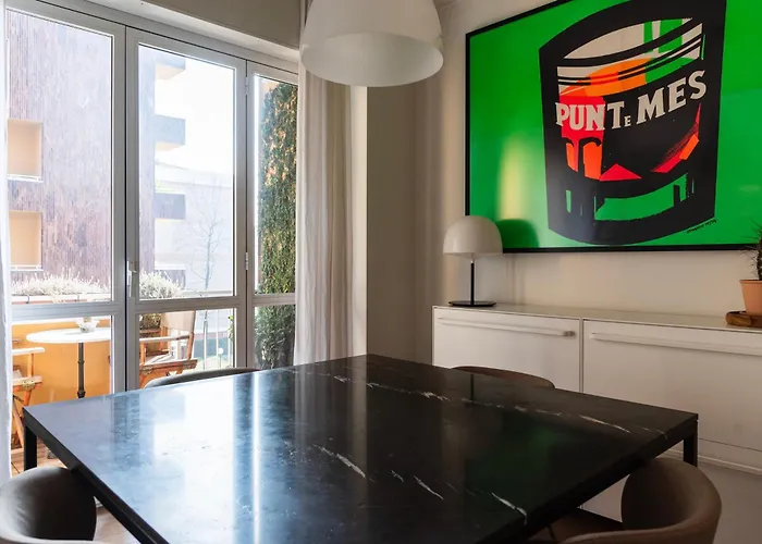 Youhosty - Keplero 10 * Milán