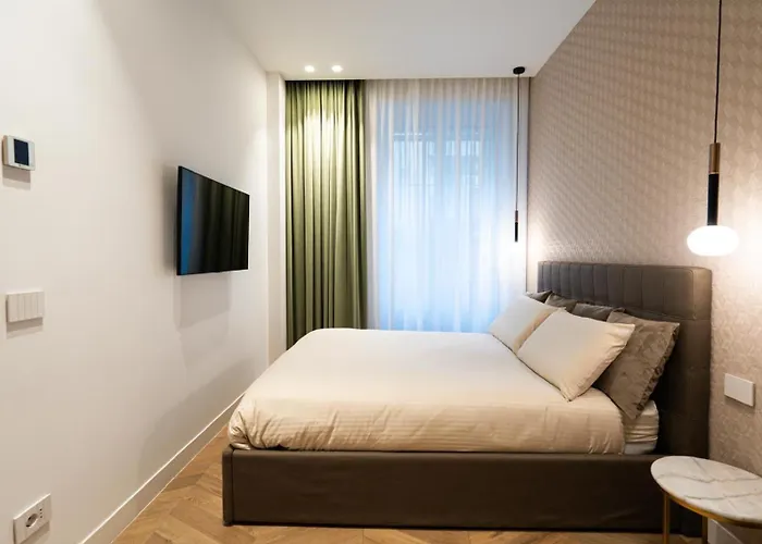 Palazzo Fontana Duomo View Golden House