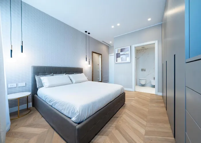 Palazzo Fontana Duomo View Golden House