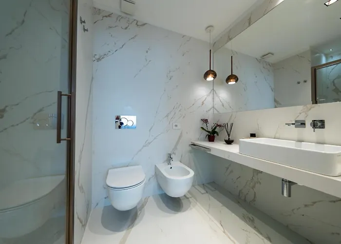 Palazzo Fontana Duomo View Golden House Milán