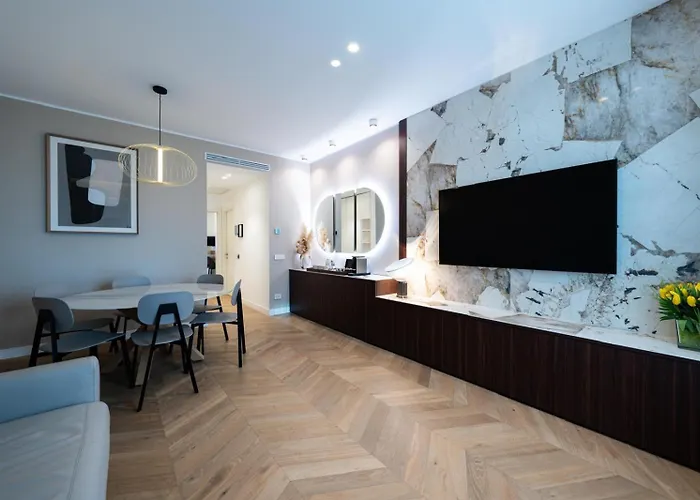 Palazzo Fontana Duomo View Golden House