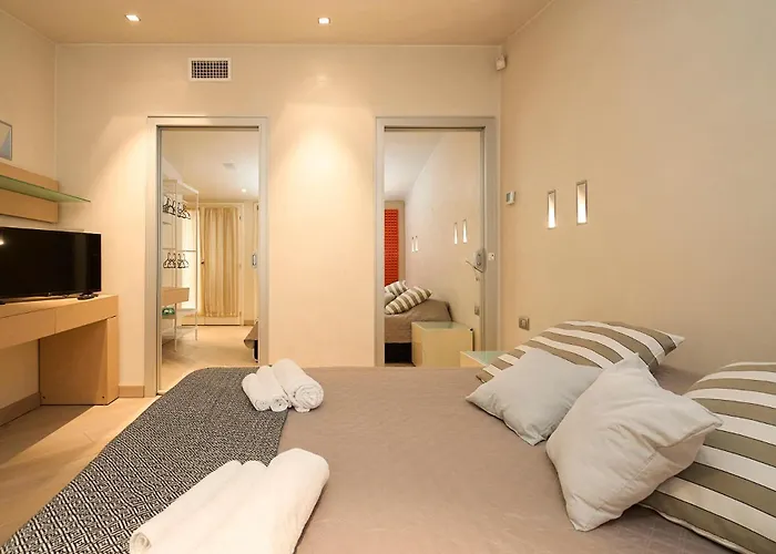 Luxury House - 2 Minutes Walk From Station Lejlighed *