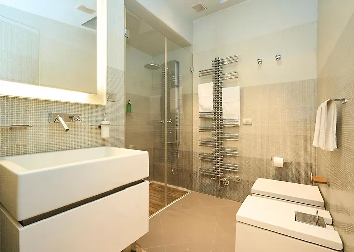 Luxury House - 2 Minutes Walk From Station Lejlighed