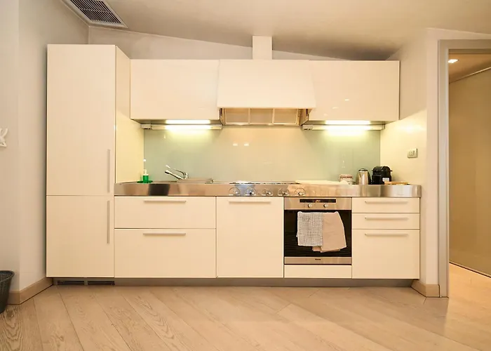 Luxury House - 2 Minutes Walk From Station *