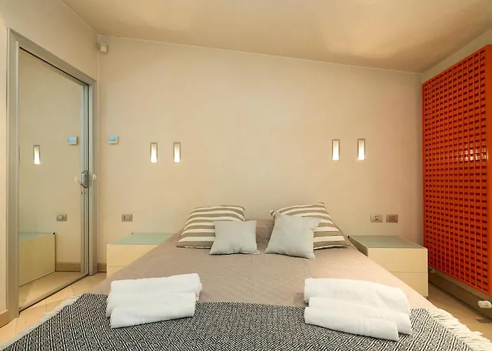 Luxury House - 2 Minutes Walk From Station * Milano