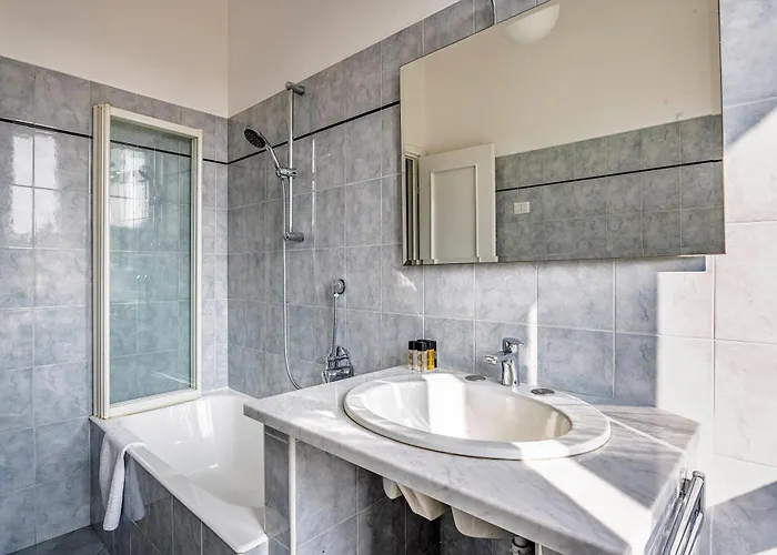 Sant'ambrogio's Retreat アパート