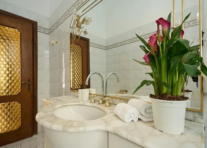 Vintage House - 2 Minutes Walk From Station *