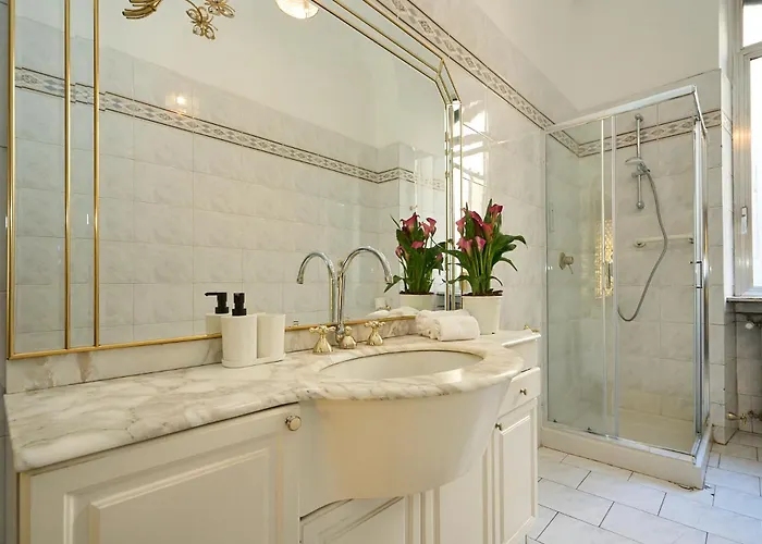 Vintage House - 2 Minutes Walk From Station Apartment *