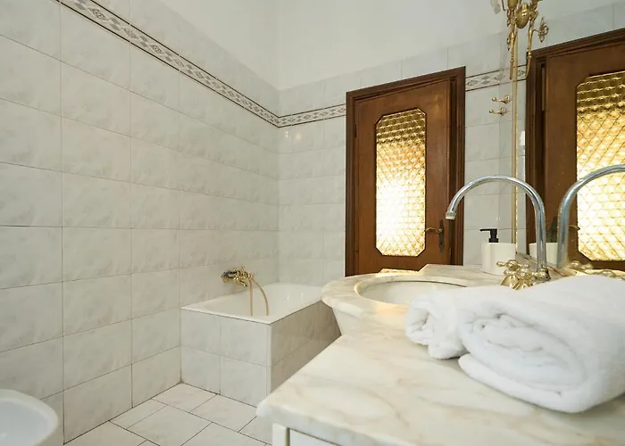 Vintage House - 2 Minutes Walk From Station *