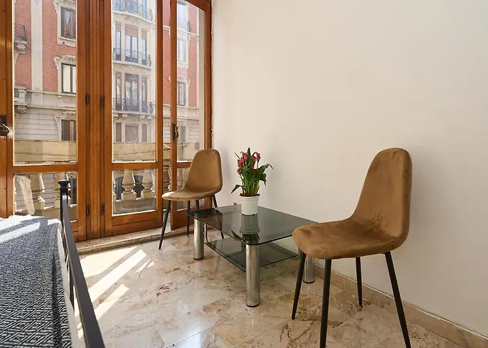 Vintage House - 2 Minutes Walk From Station Apartment *