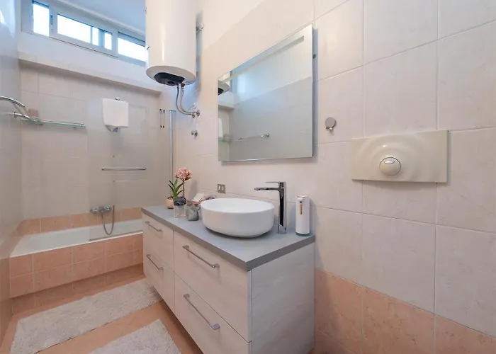 I Host - Falck 53 * Milano