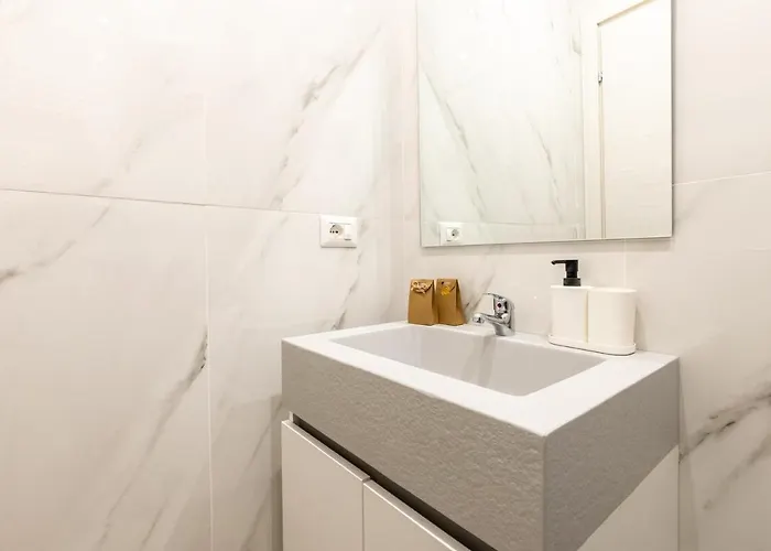 Host4u - Edoardo's House In Apartmán