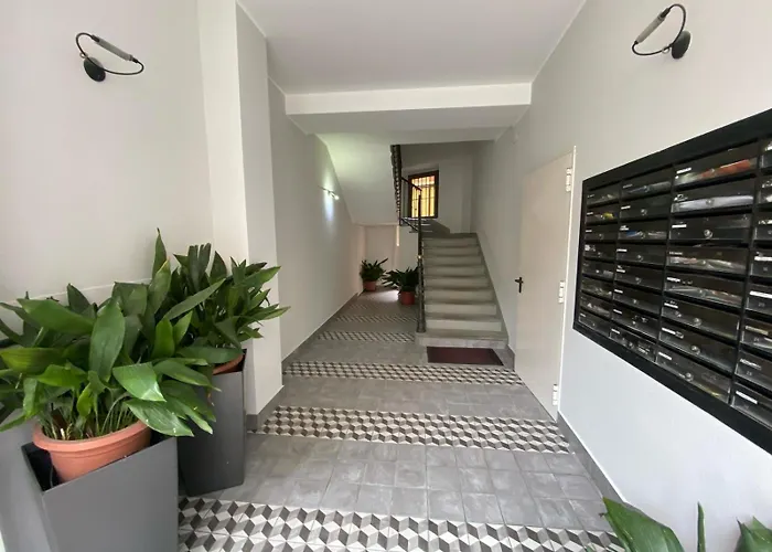 Guesthost - Porta Romana Luminoso Rifugio *