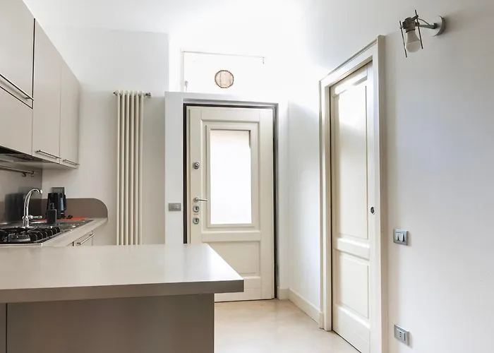 Youhosty - Navigli View Apartment