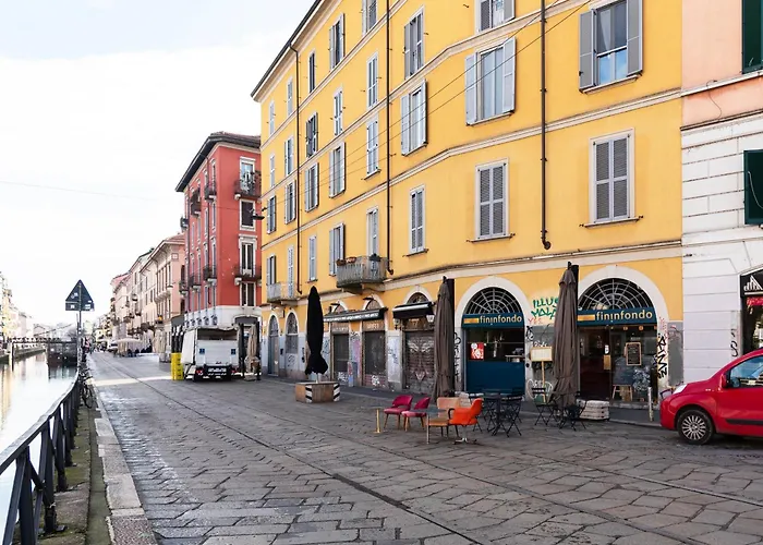 Youhosty - Navigli View