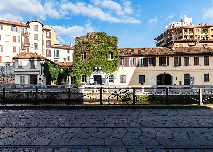 Youhosty - Navigli View