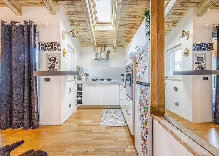 Unconventional Near Linate - Supreme Meme Loft Apartment