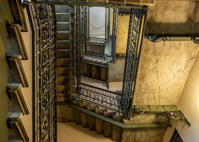 Luxury, Modern & Charming Near Station