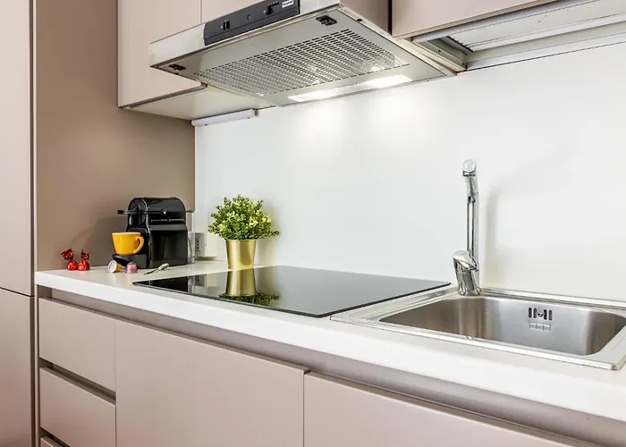 Luxury, Modern & Charming Near Station