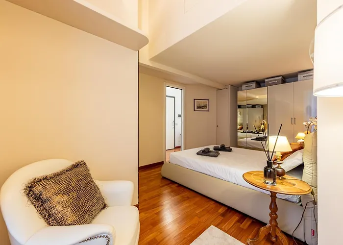 Luxury, Modern & Charming Near Station Apartament Mediolan