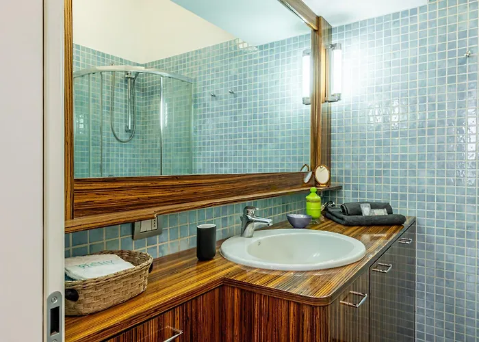 Luxury, Modern & Charming Near Station *