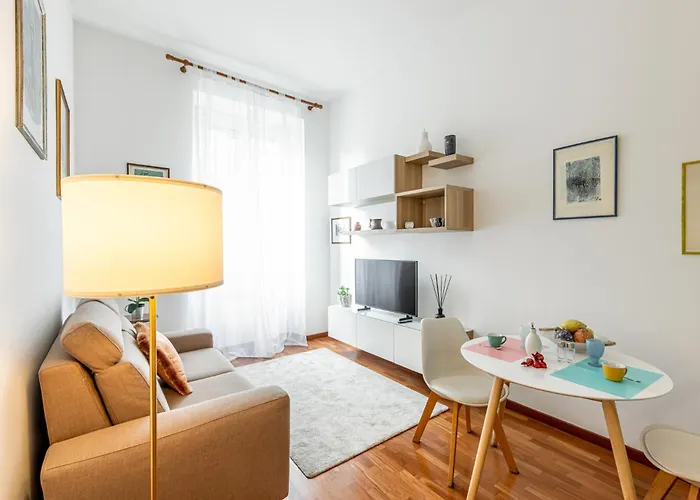 Luxury, Modern & Charming Near Station * Mediolan