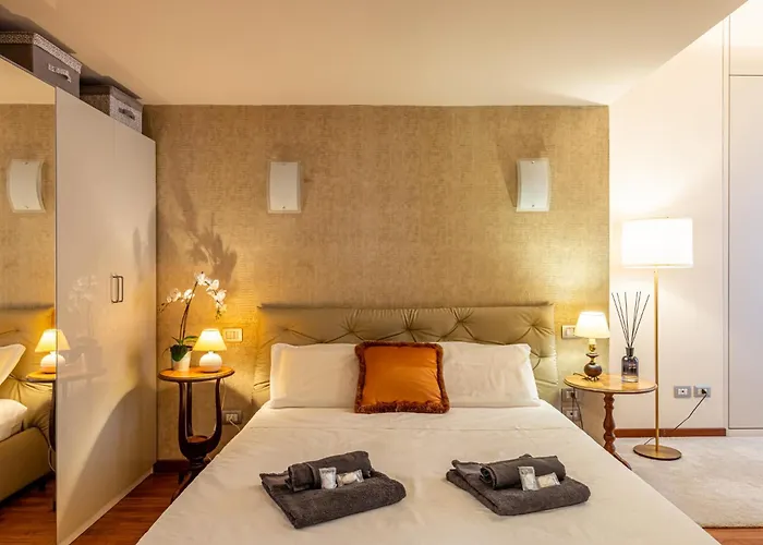 Luxury, Modern & Charming Near Station