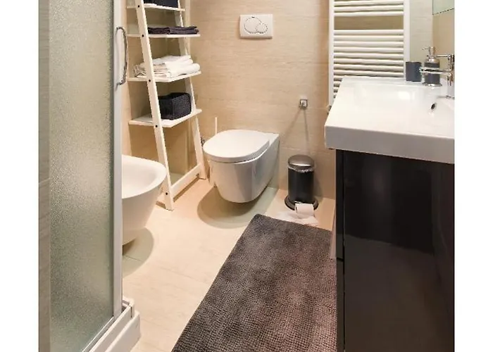 Delightful Two-room In Brera Apartamento