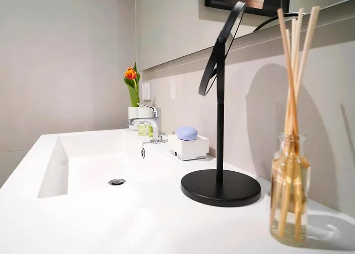 Appartamento San Babila Duomo View With Shared Rooftop Terrace Milano