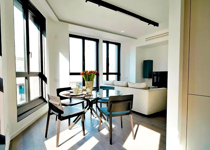 San Babila Duomo View With Shared Rooftop Terrace * Milán