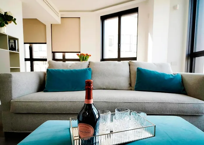 San Babila Duomo View With Shared Rooftop Terrace *