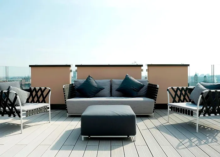 San Babila Duomo View With Shared Rooftop Terrace