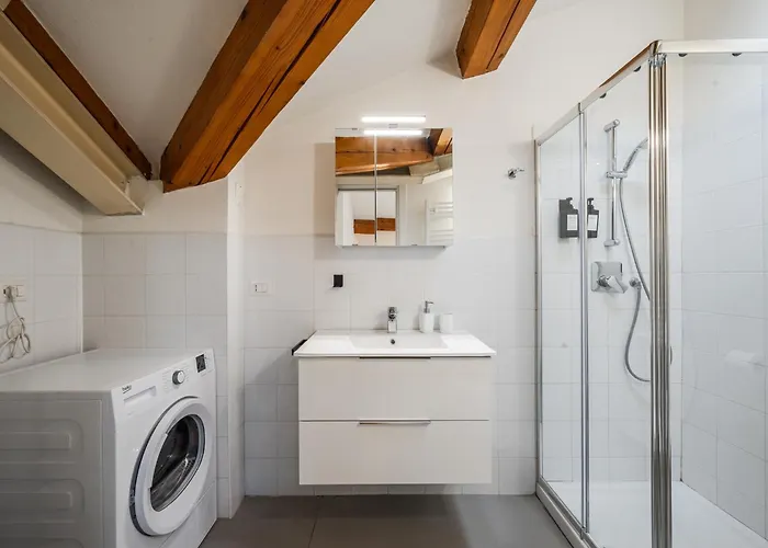 - Spazioso Vicino Metro Apartment *