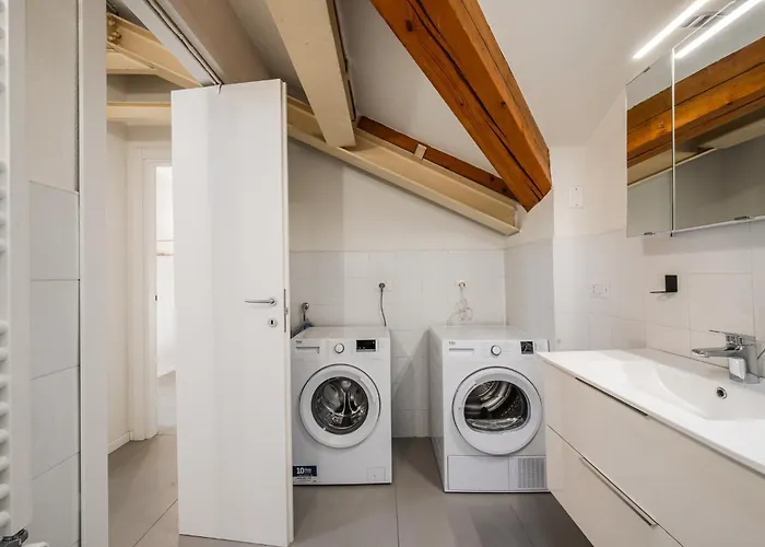 - Spazioso Vicino Metro Apartment *