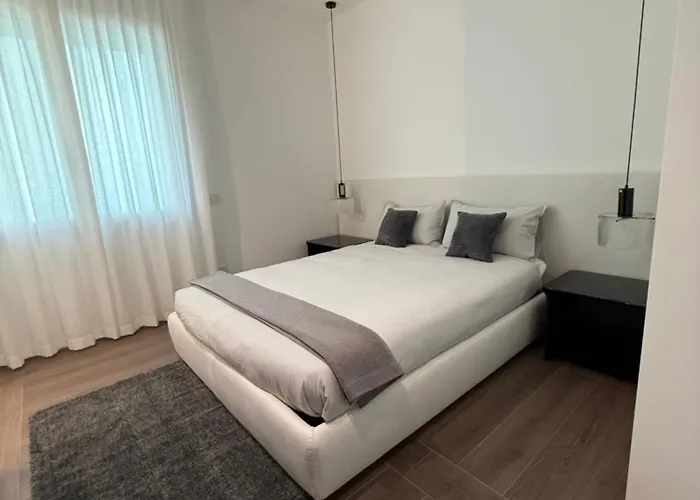 White House Con Posti Auto * Milano