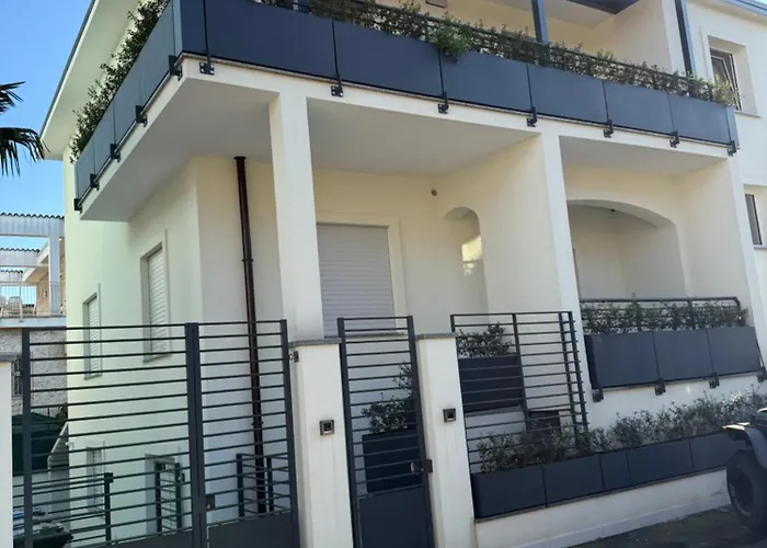 White House Con Posti Auto * Mediolan