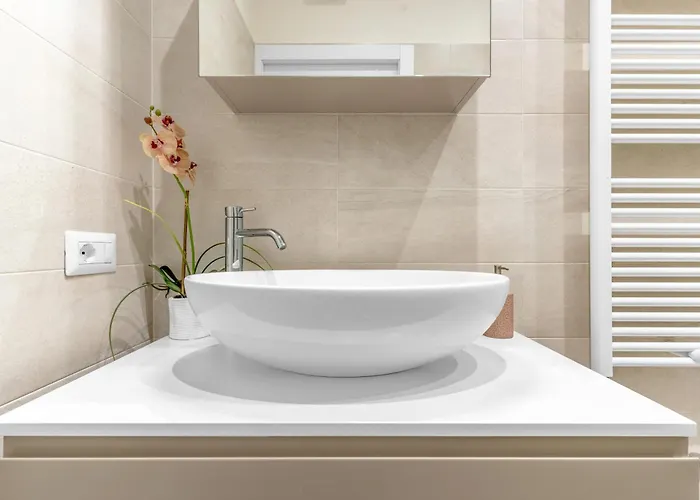 Corsica Comfort Suites-10 Min To Linate Airport Apartment