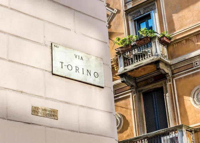Walking To The Duomo From A Luxury Penthouse Apartmán