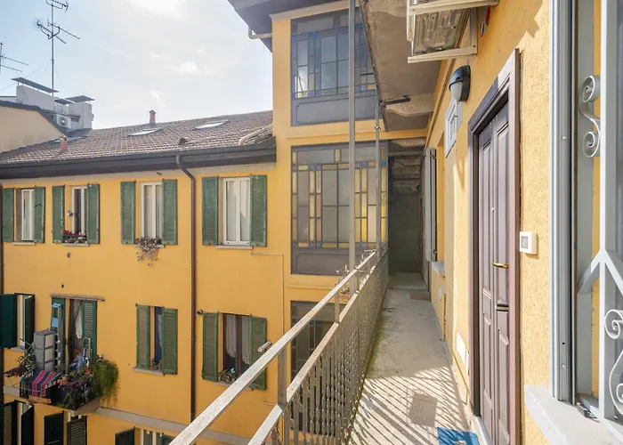 Design And Comfort In Isola In The Heart Of Apartment Milan