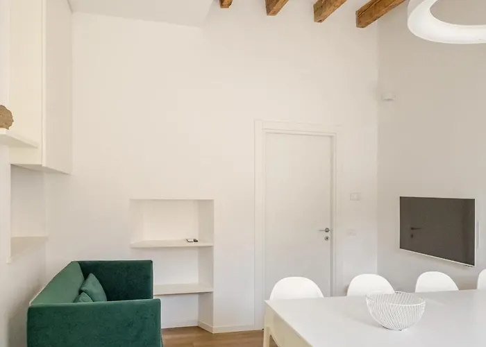 Design And Comfort In Isola In The Heart Of * Milan