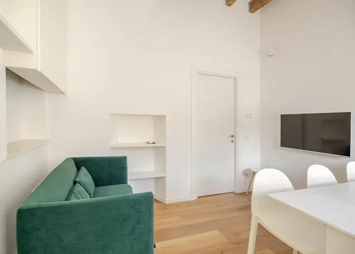 Apartment Design And Comfort In Isola In The Heart Of