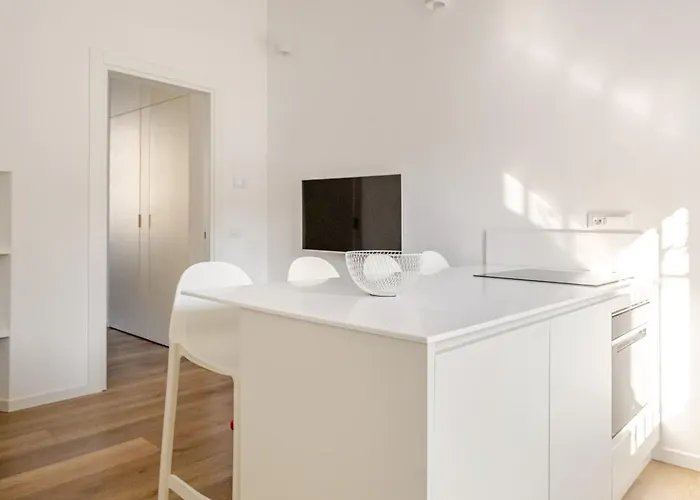 Design And Comfort In Isola In The Heart Of Milán