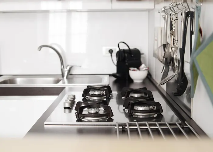 Stylish Top-floor Apt; Design Disctrict