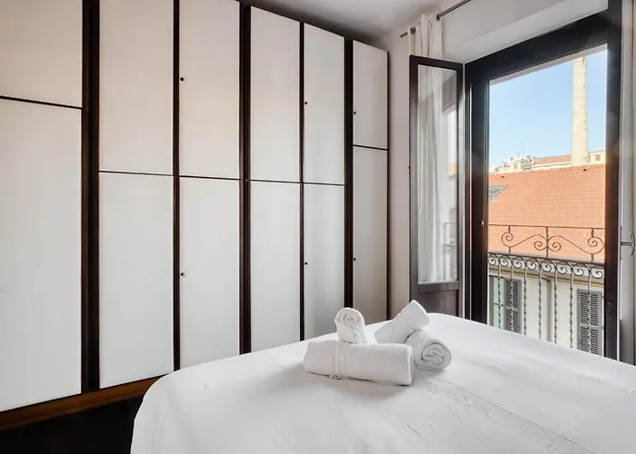 아파트 Stylish Top-floor Apt; Design Disctrict