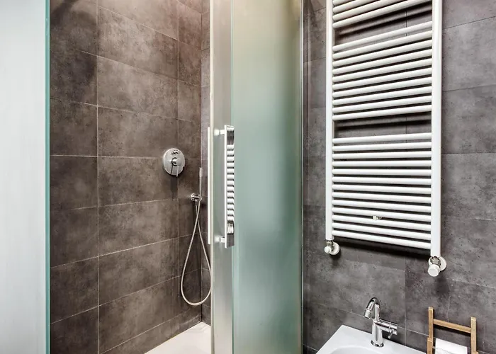 Stylish Top-floor Apt; Design Disctrict Milán