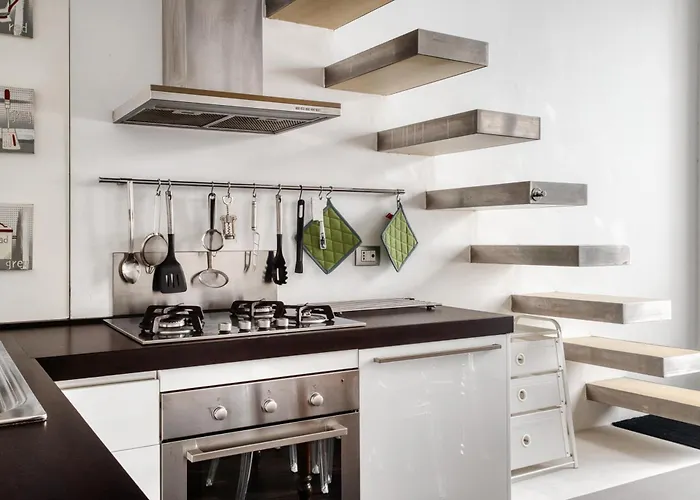 Stylish Top-floor Apt; Design Disctrict