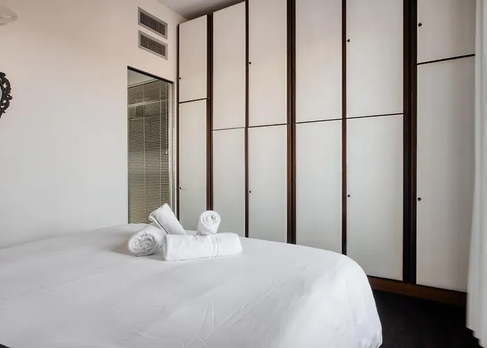 Stylish Top-floor Apt; Design Disctrict Milán