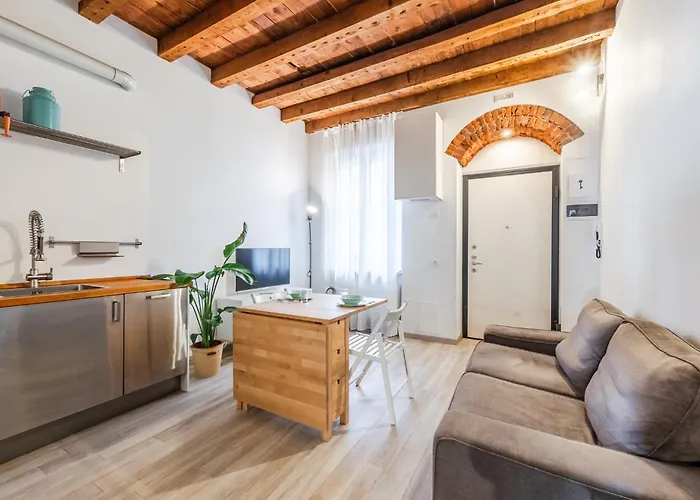 200mt Metro - Design For Creative Living Apartment *