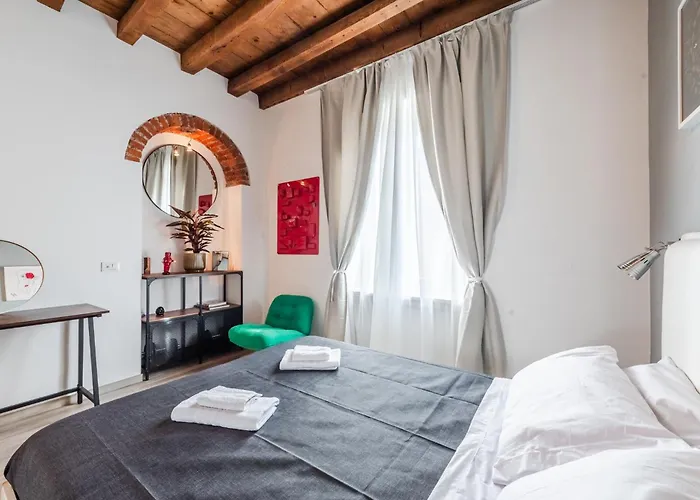 200mt Metro - Design For Creative Living Apartment *